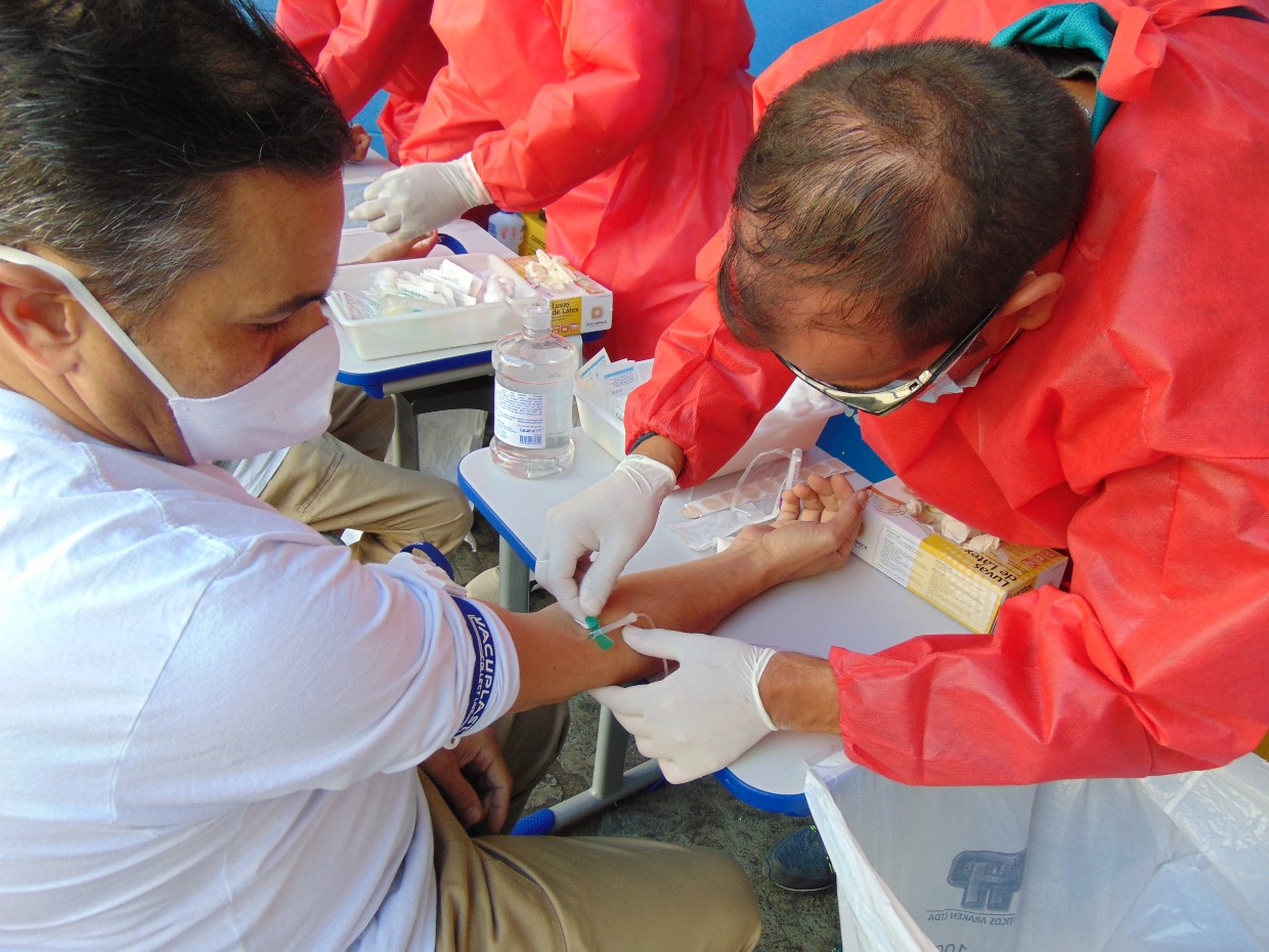Resultados indicam que pacientes com COVID-19 têm um aumento significativo, e associado à idade, dos níveis de autoanticorpos contra 16 alvos