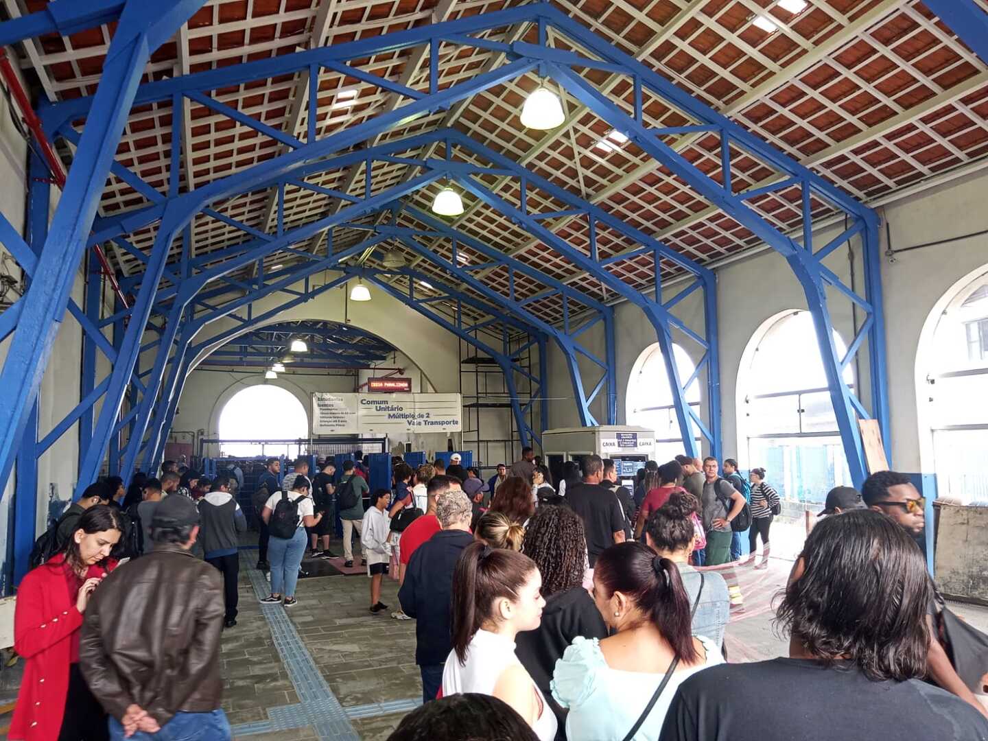 Paralisação das balsas gerou problemas para trabalhadores e moradores nesta terça-feira