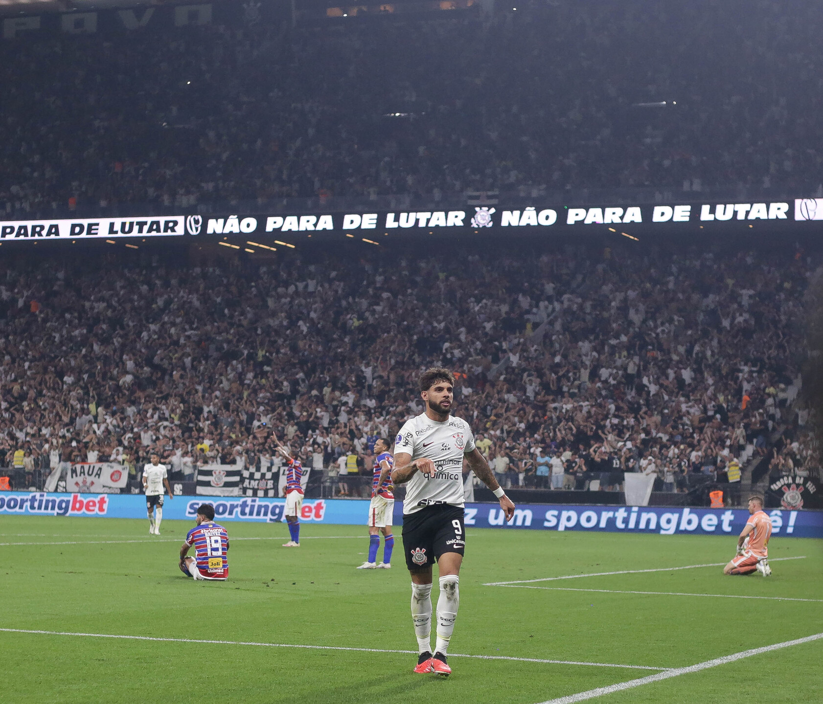 Corinthians e Fortaleza fizeram jogo duro na Neo Química Arena e empataram por 1 a 1 na noite desta terça-feira (26), pelas semifinais da Copa Sul-Americana