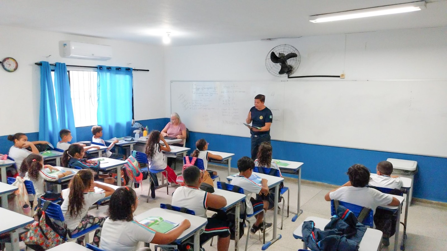 O Probem é um projeto piloto realizado em parceria entre a Secretaria de Segurança e Mobilidade, a Secretaria de Educação e com a participação da Guarda Civil Municipal