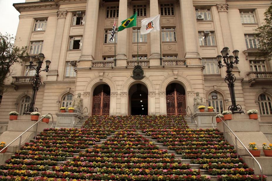 A CET-Santos estará monitorando o trânsito e fará constar os bloqueios e rotas no aplicativo de mobilidade Waze