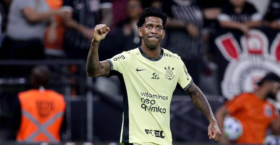 Gil marcou o gol da vitória corintiana contra o Botafogo