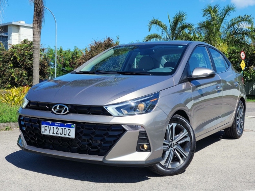 Na linha 2024, a versão Platinum Plus do HB20S vem de fábrica com bancos de couro