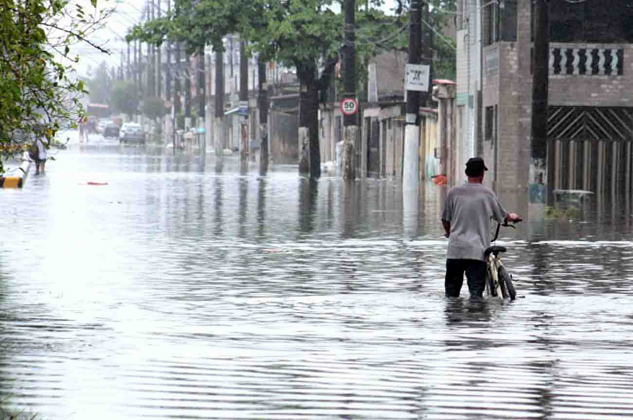 Santos tem um histórico problemático de enchentes na Zona Noroeste