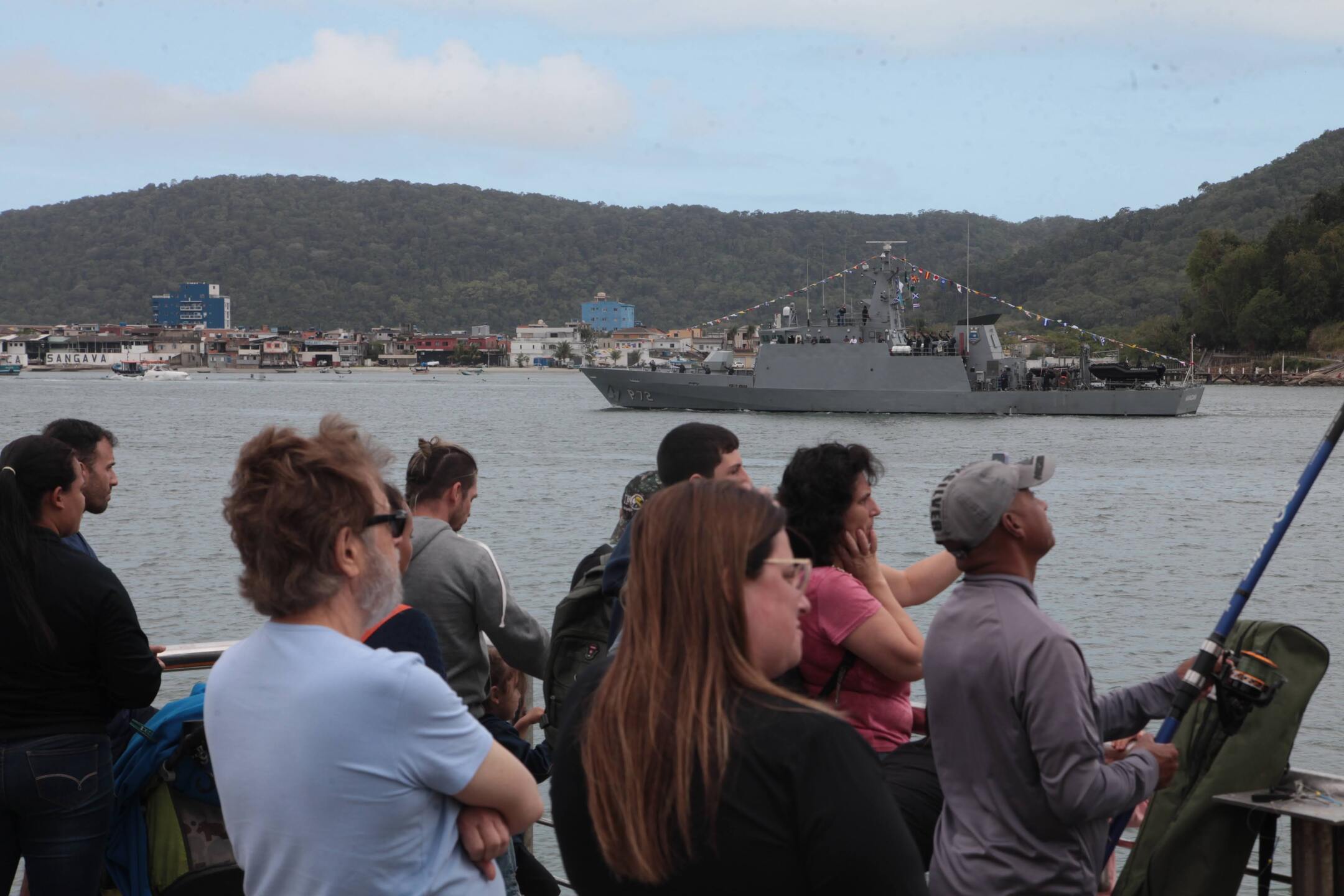 Navios da Marinha foram o destaque da tarde desta quinta-feira (7) em Santos, no litoral sul de São Paulo