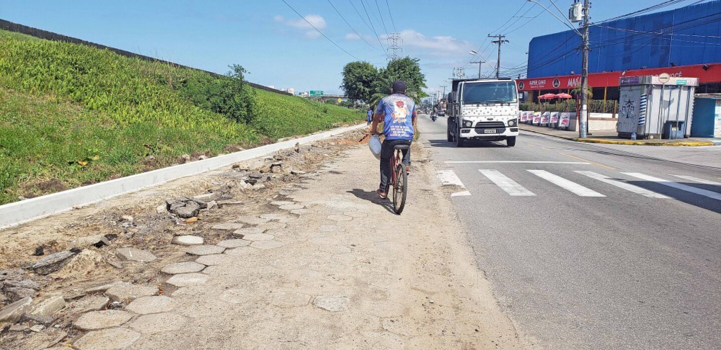 O secretário diz ainda que, nos locais onde havia risco de desmoronamento, estão sendo construídos um muro de contenção de concreto e um piso novo de concreto armado, por ser mais resistente