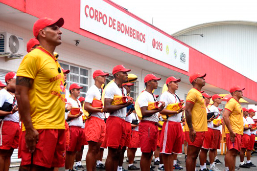 Os contratados terão carga horária de 40 horas semanais e salário bruto de R$ 2.640,00