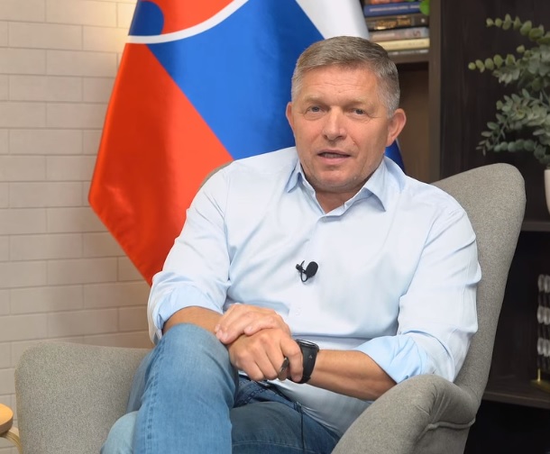 O ex-premiê Robert Fico, crítico do apoio do país à Ucrânia, venceu a eleição neste sábado (30)