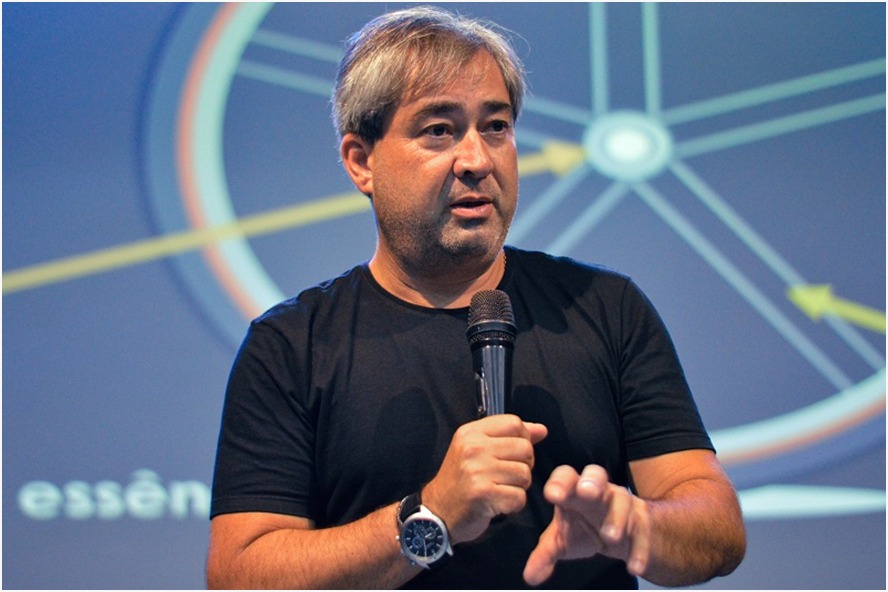 Para Resende Neto, a vida financeira conjunta, fortalecida pelo casal que deve ser companheirono compartilhamento das informações contribui e é o que vai determinar o sucesso integral do relacionamento