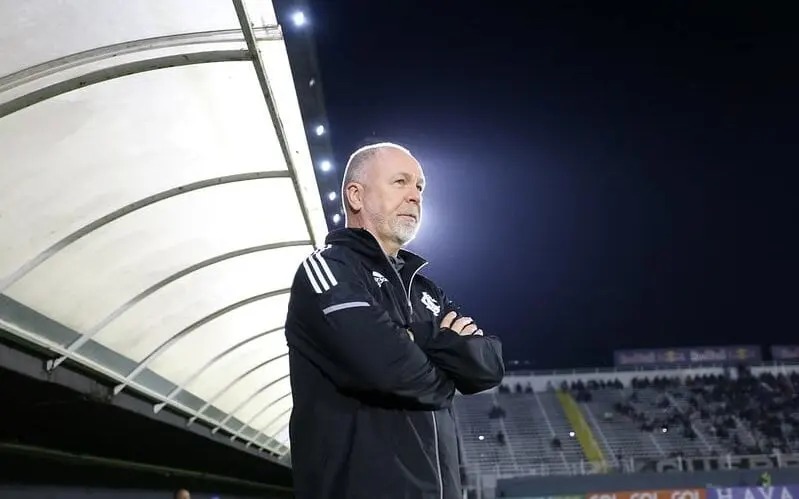 Mesmo com a possível investida do Santos, Mano não tem interesse em dirigir o clube neste momento