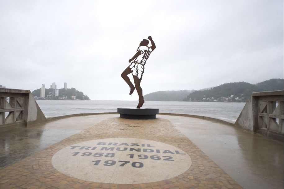 Tricampeão do Mundo pela Seleção, Pelé tem sua história interligada a São Vicente desde 1972, quando foi contemplado com o título de 'Cidadão Vicentino', realçando suas raízes com o Município