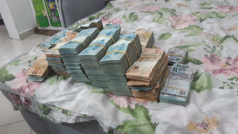 Operação da Polícia Federal iniciou durante as primeiras horas desta terça-feira