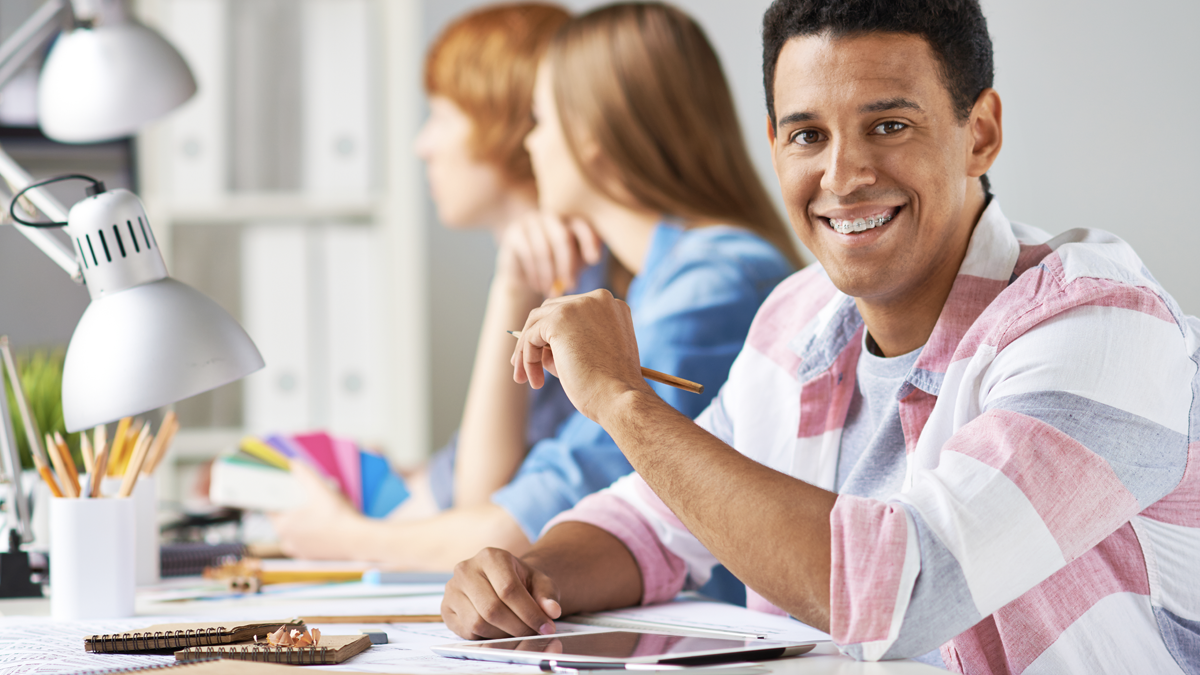 Há vagas disponíveis para o cargo de agente de organização escolar em Santos e São Vicente