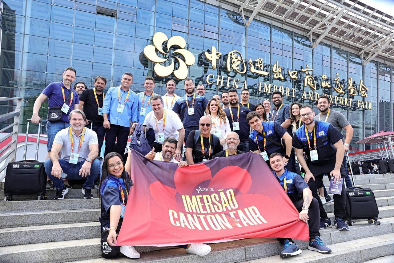 Lincoln Fracari, diretor executivo da maior consultoria de importação Brasil e Ásia, a China Link Trading, está com mais de cem brasileiros no local