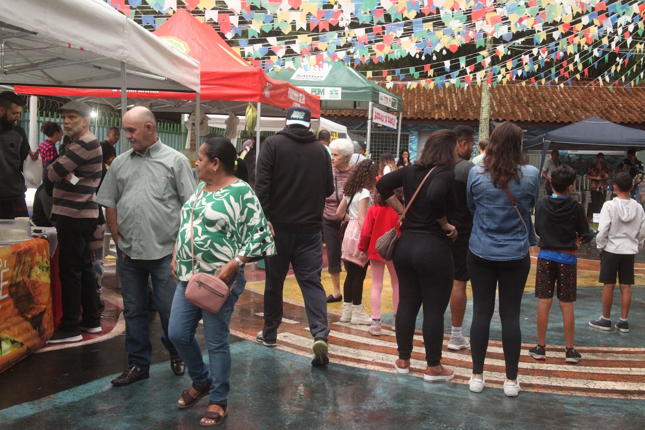 Além da diversão, a festa nordestina teve cunho solidário