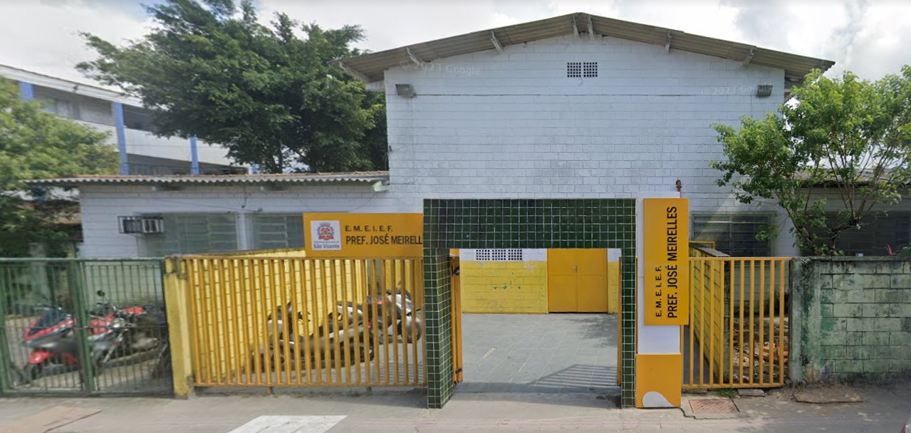 A Escola Prefeito José Meirelles fica no bairro Quarentenário, em São Vicente
