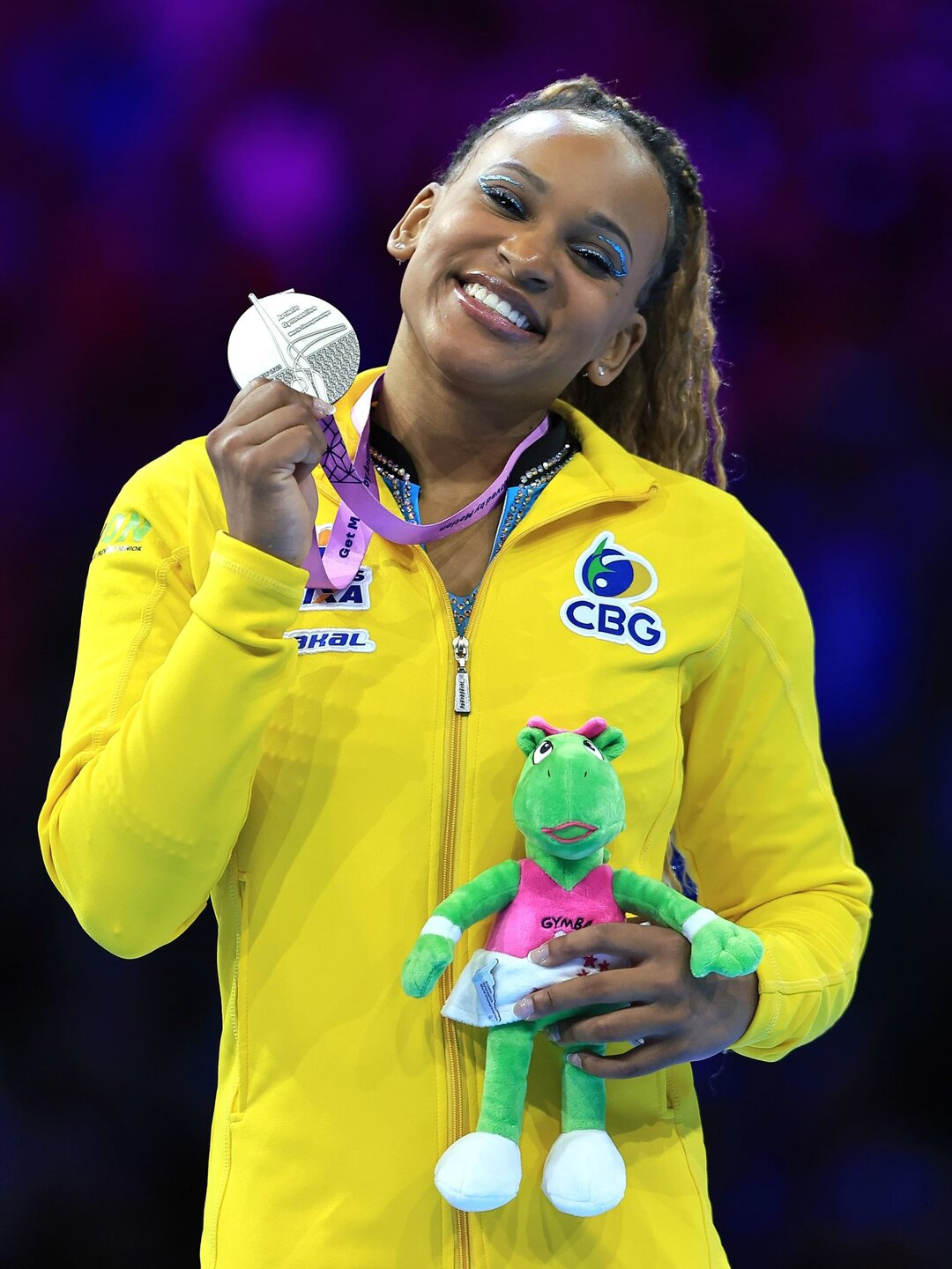 No solo, Rebeca obteve 14,066 pontos, tendo sofrido um desconto de três décimos por ter saído da área de apresentação ao se desequilibrar no último movimento