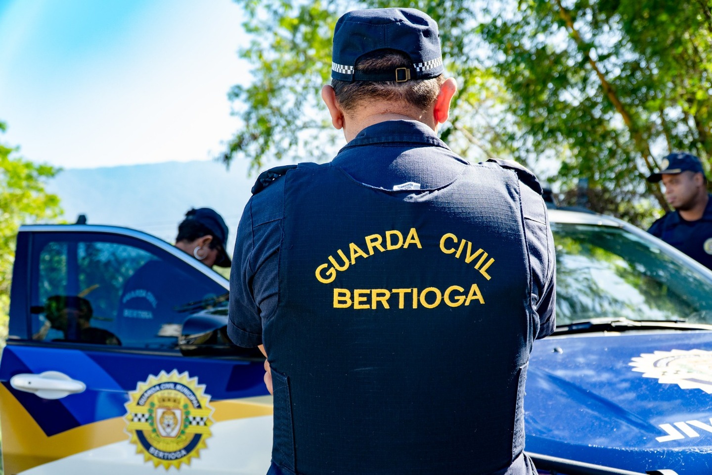 Enquanto a abordagem e revista pessoal era feita, o réu teria tentado se passar por outra pessoa