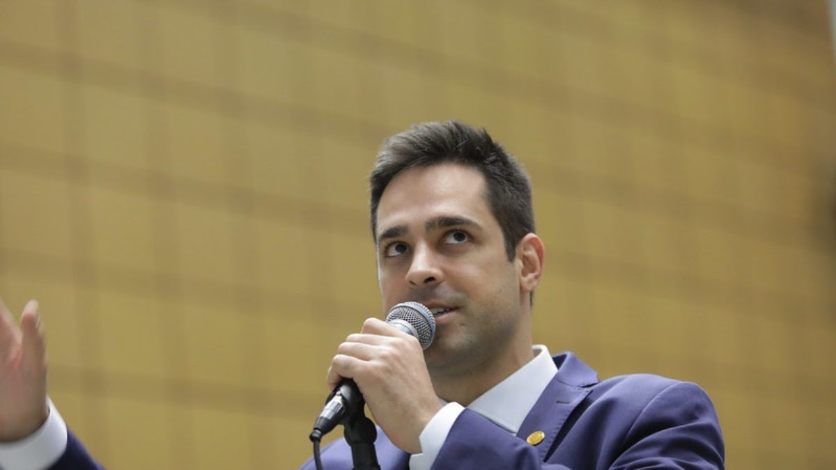 O deputado Leonardo Siqueira