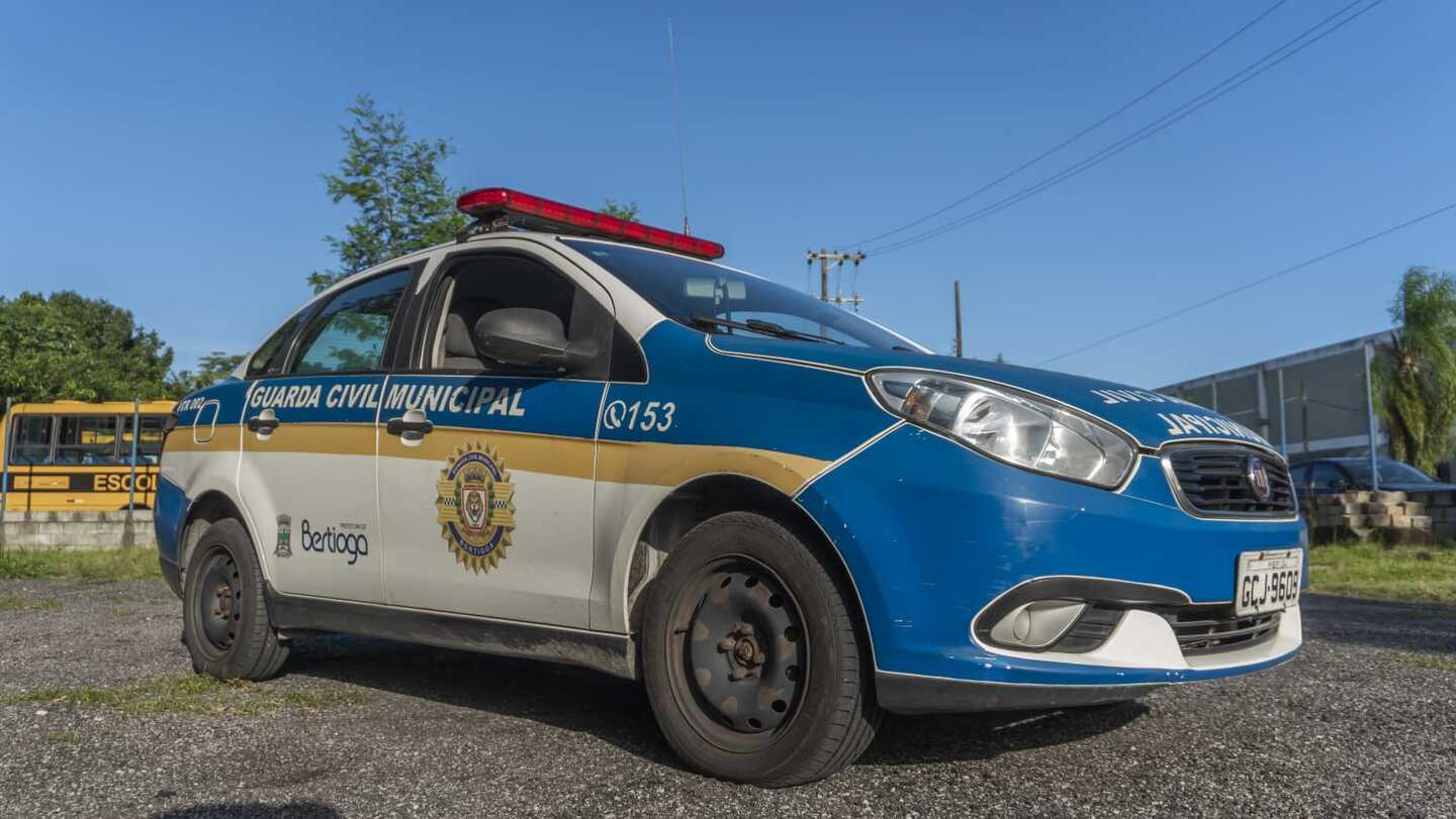 O homem foi identificado como procurado da justiça pelo artigo 155, para crimes de furto e roubo