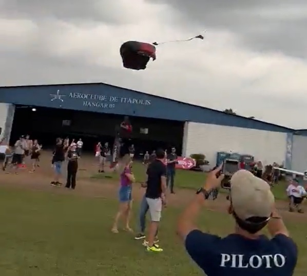 Momento da queda em Itápolis, no interior de São Paulo