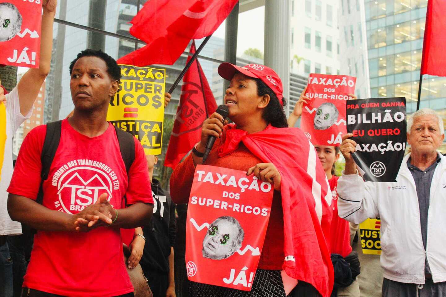 MTST protestou a favor da taxação de 'super-ricos' em São Paulo