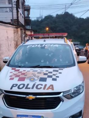 Criminosos atiraram 17 vezes contra viatura da PM que patrulhava o Morro do Fontana