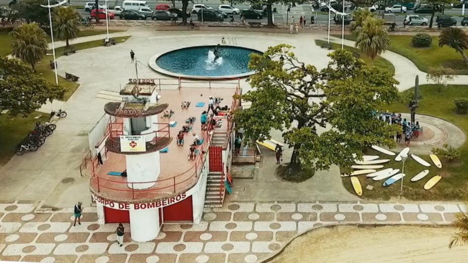 Postos de salvamento e de muitas atrações na orla