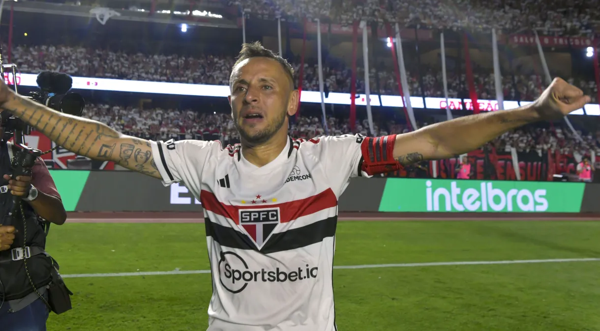 O lateral-direito Rafinha, capitão do São Paulo