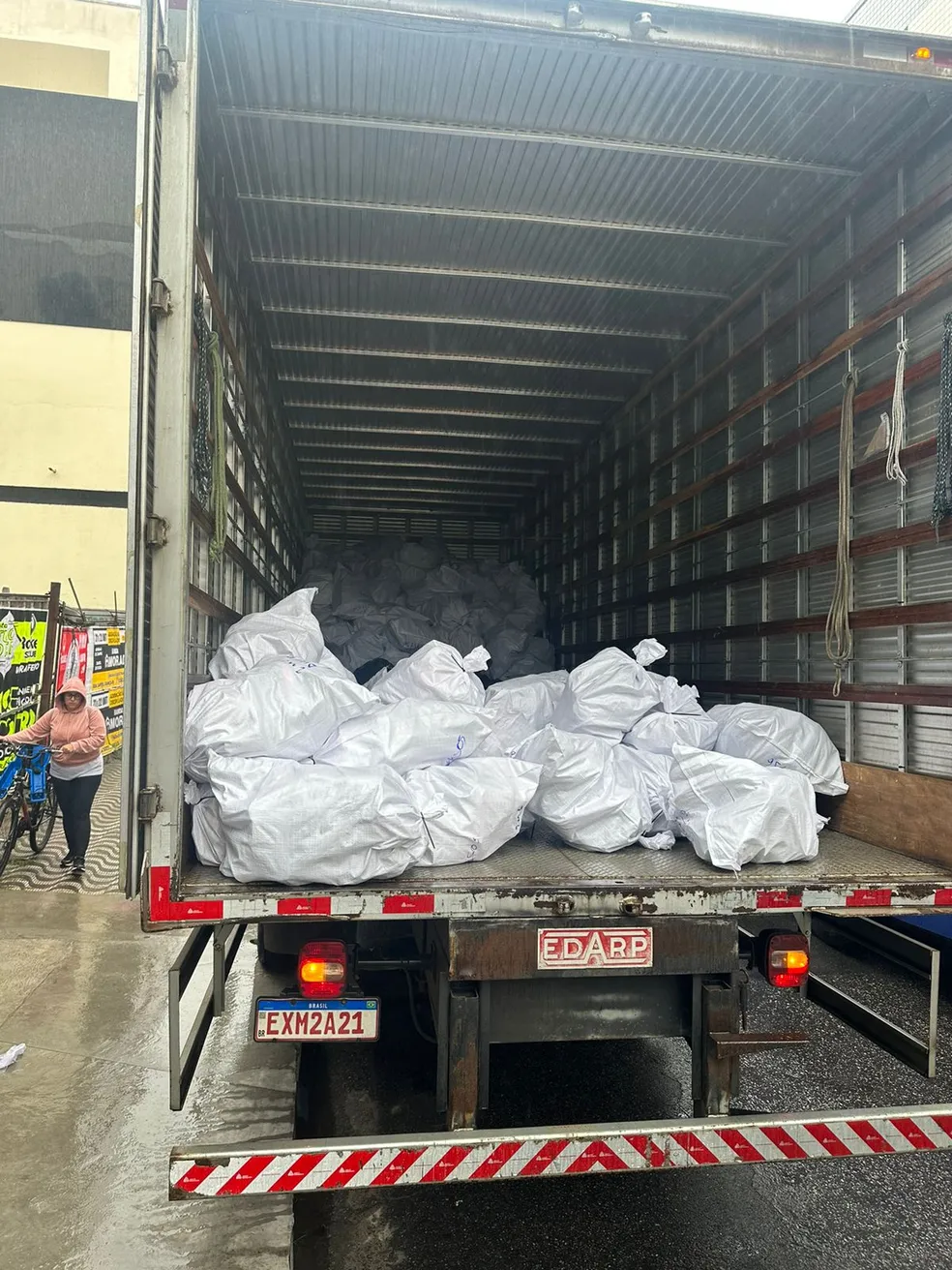 Calçados apreendidos em São Vicente