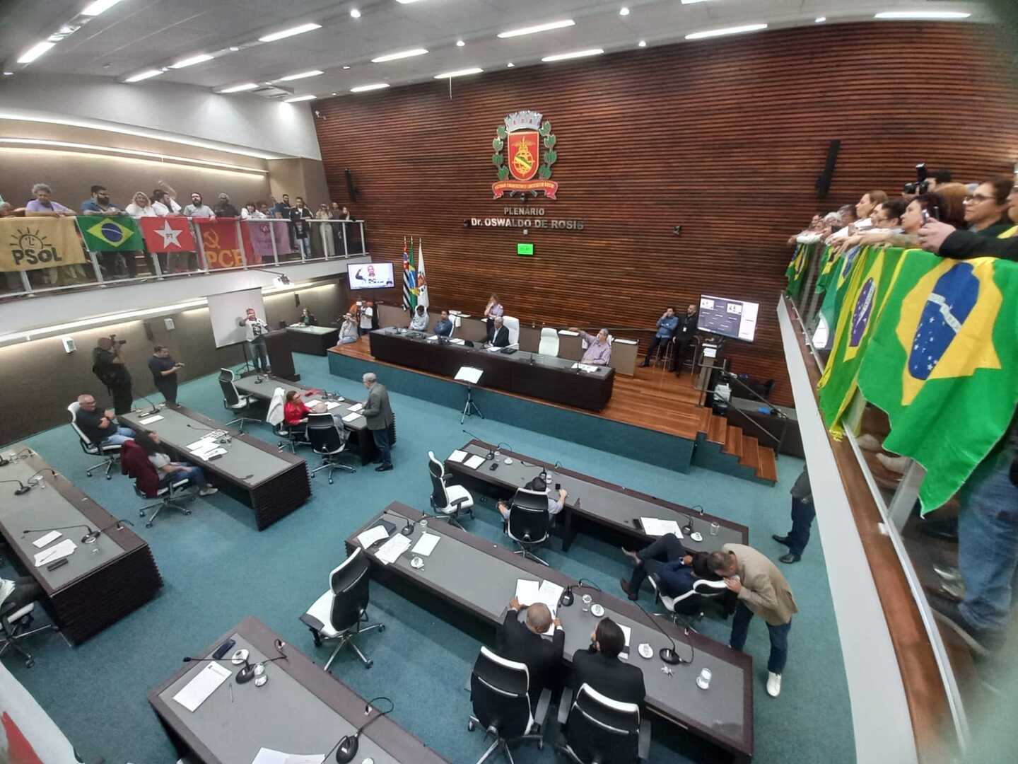 Bolsonaro ficou mais longe de ganhar a maior honraria do Legislativo santista