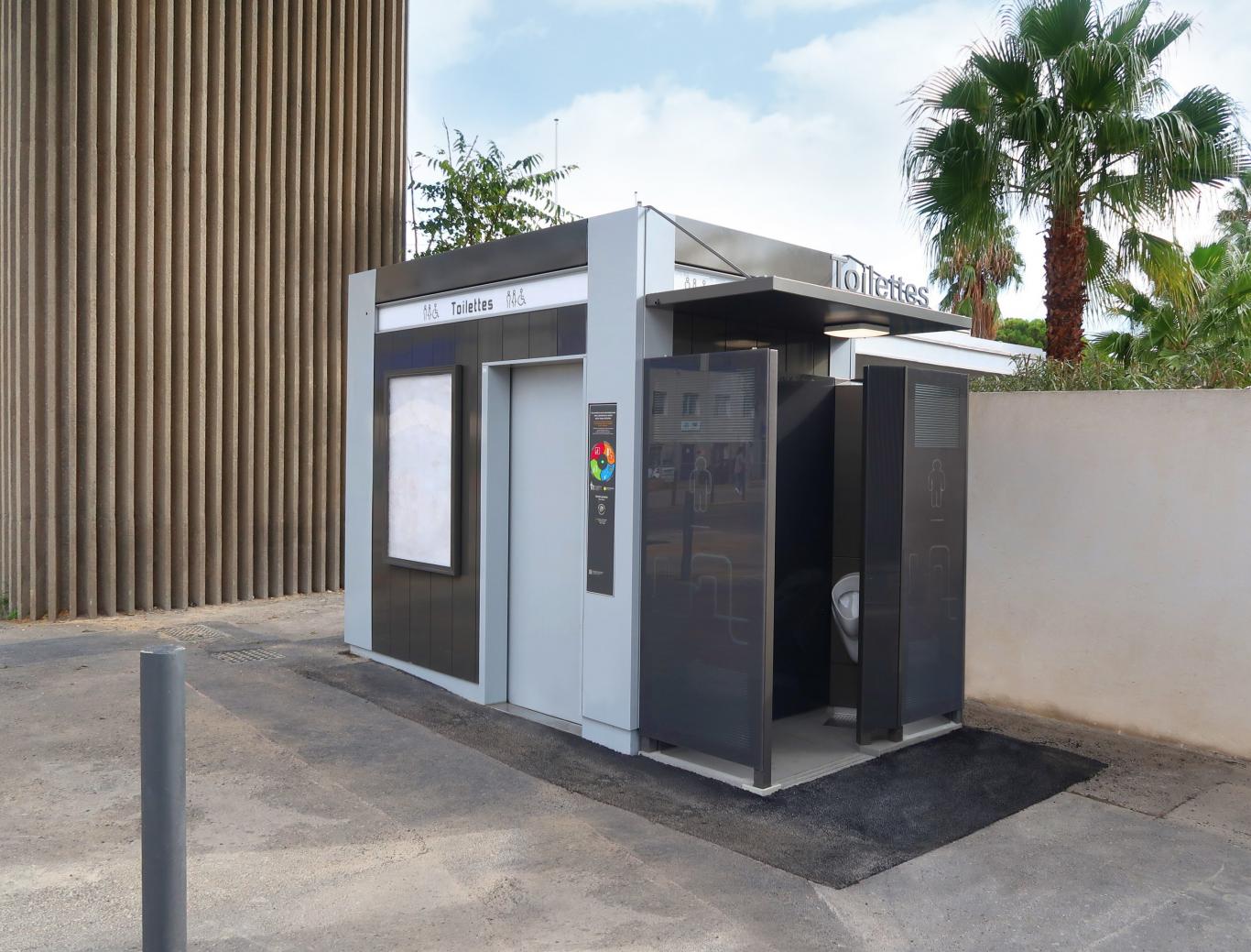 Banheiros autolimpantes já são realidade em cidades da Europa e são produzidos por empresas como a JcDecaux