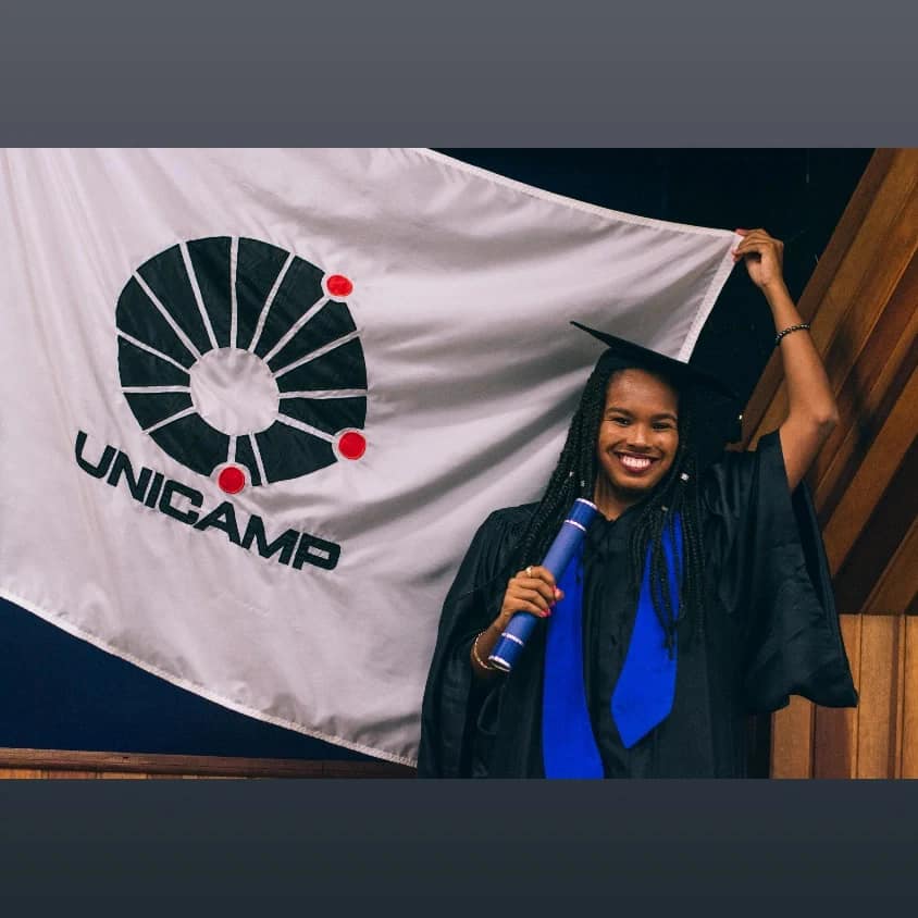 Aos 23 anos, Jade é a primeira estudante preta da Unicamp a concluir o curso de música com ênfase em violino