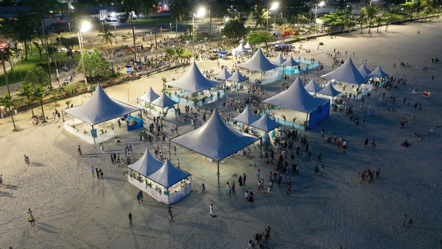 O Dia de Iemanjá é celebrado em 2 de fevereiro e está inserido no Calendário Oficial de Eventos de Guarujá e do Estado de São Paulo.