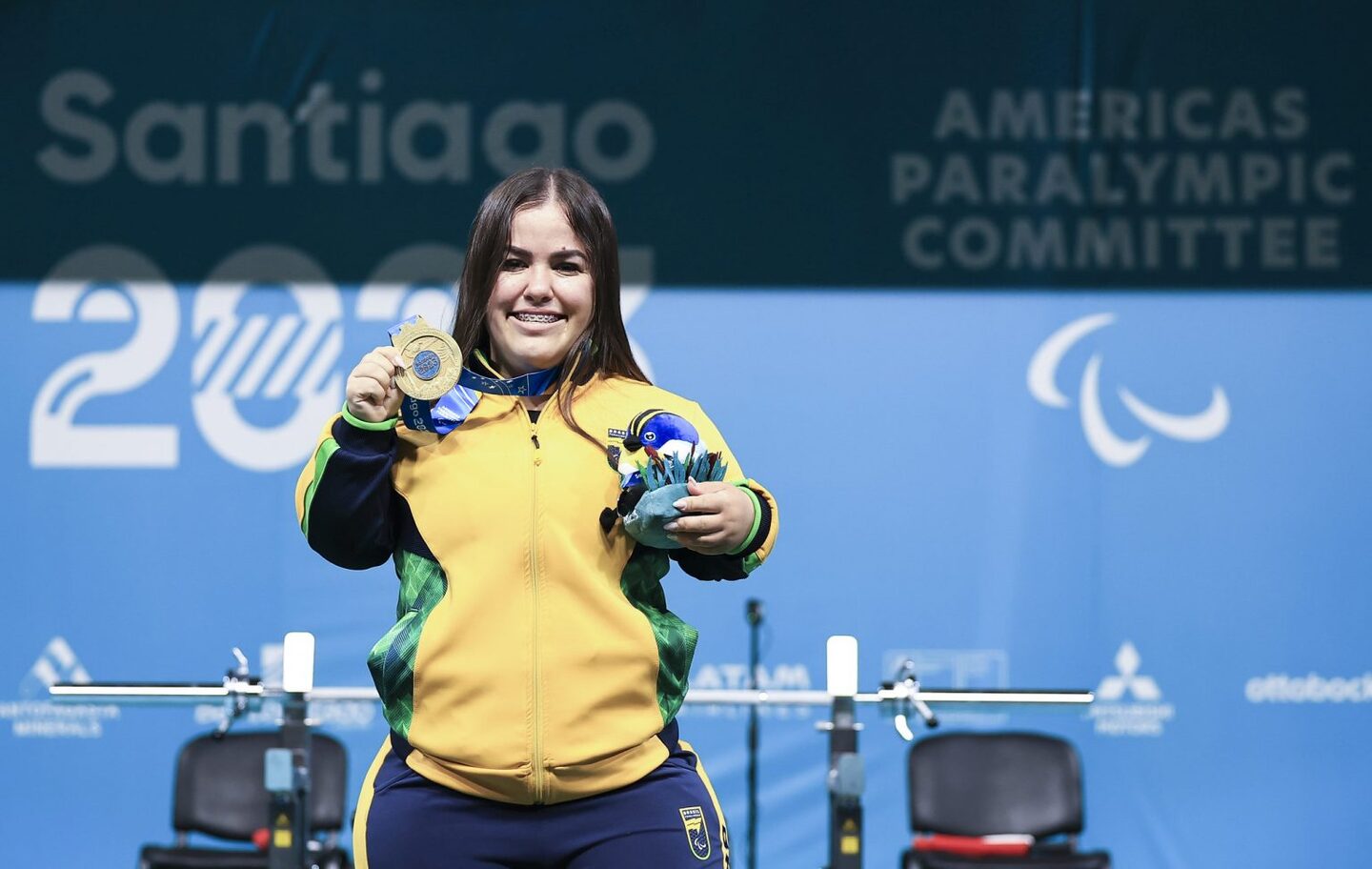 Mariana D'Andrea é ouro em halterofilismo