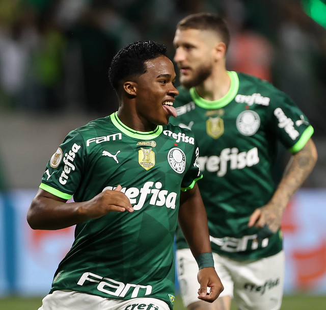 Endrick, Flaco López (2) e Éder (contra), marcaram os gols da partida