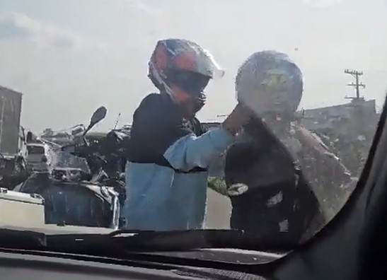 Momentos em que os assaltantes abordam o PM na zona norte da Capital