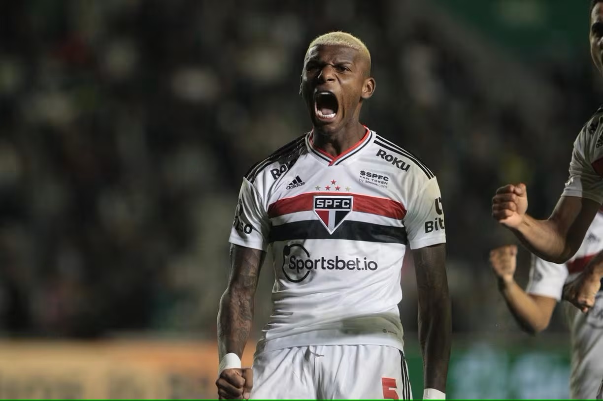 O zagueiro Arboleda, do São Paulo