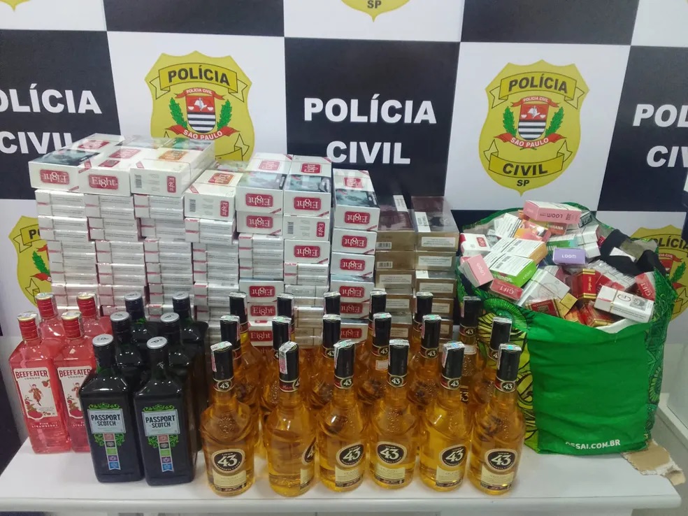 Bebidas falsificadas e adulteradas, além de cigarros contrabandeados foram apreendidos