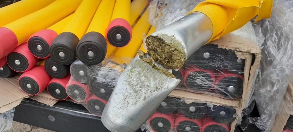 A droga foi localizada escondida dentro das placas solares