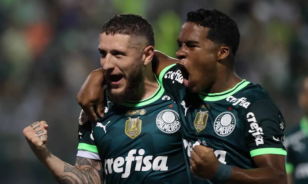 Zé Rafael abriu o placar para o Palmeiras aos 38 minutos do primeiro tempo