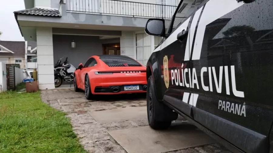 Os investigadores chegaram até ela depois de um trabalho de inteligência desencadeado pelos agentes que estão atuando na Operação Verão, em Santos, no litoral