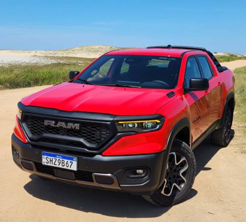 Na versão básica Rebel, o estilo off-road ganha destaque na Ram Rampage