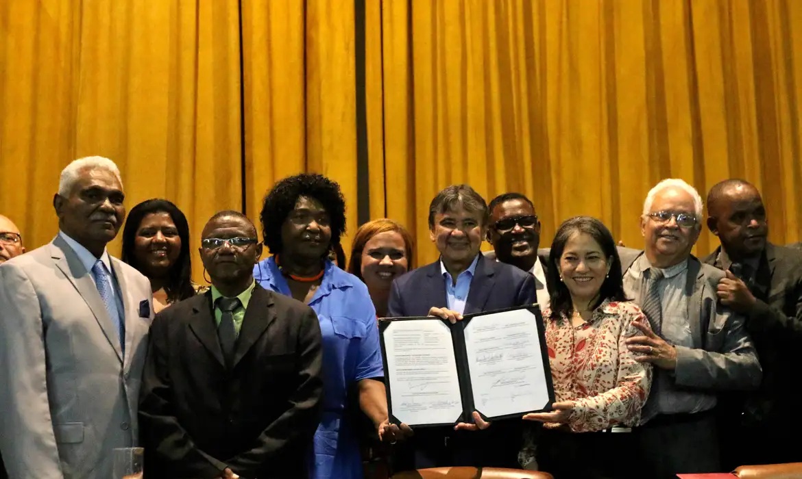 Compromisso foi firmado para uma plateia de líderes evangélicos na sede da Associação Brasileira de Imprensa