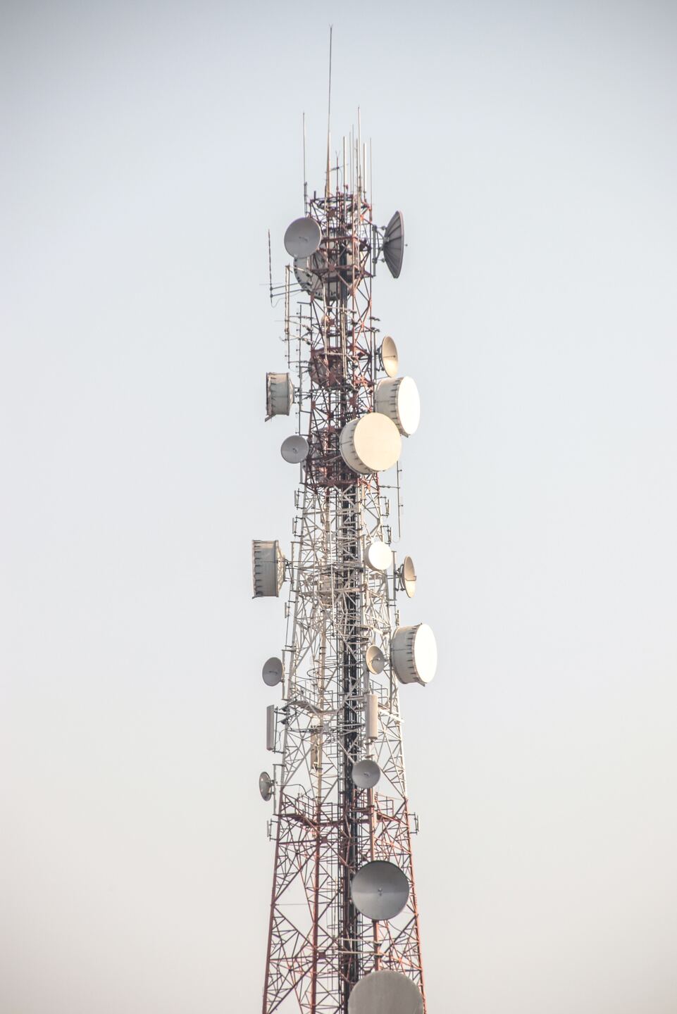 A atualização das leis das antenas, que são municipais, é fundamental para que as operadoras de telecomunicações saibam onde os novos equipamentos podem ser instalados