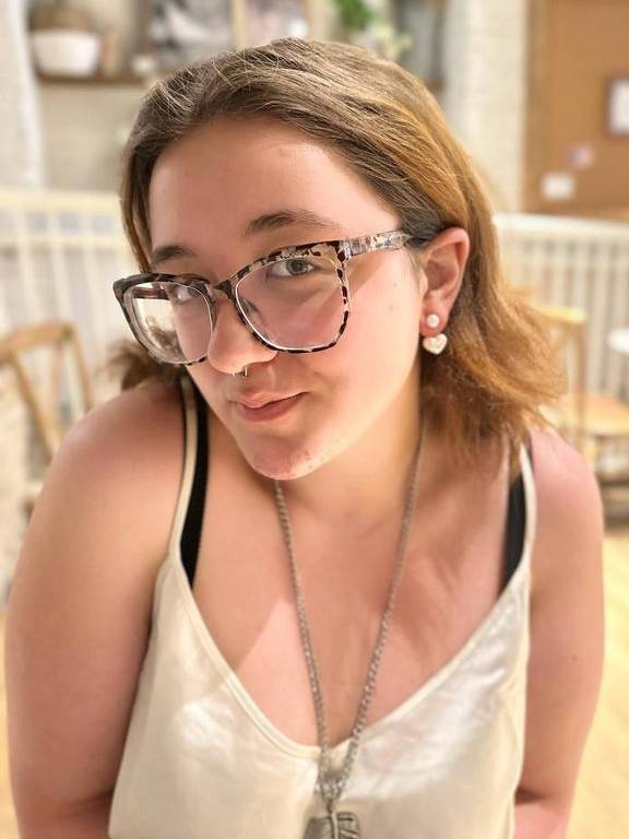 Mãe diz ter a impressão de que a polícia americana vem tratando o caso como se fosse 'apenas uma adolescente que fugiu de casa'