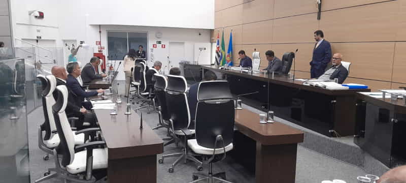 Os vereadores de Guarujá rejeitaram dois pedidos de impeachment e uma denúncia contra o prefeito Válter Suman (PSDB)