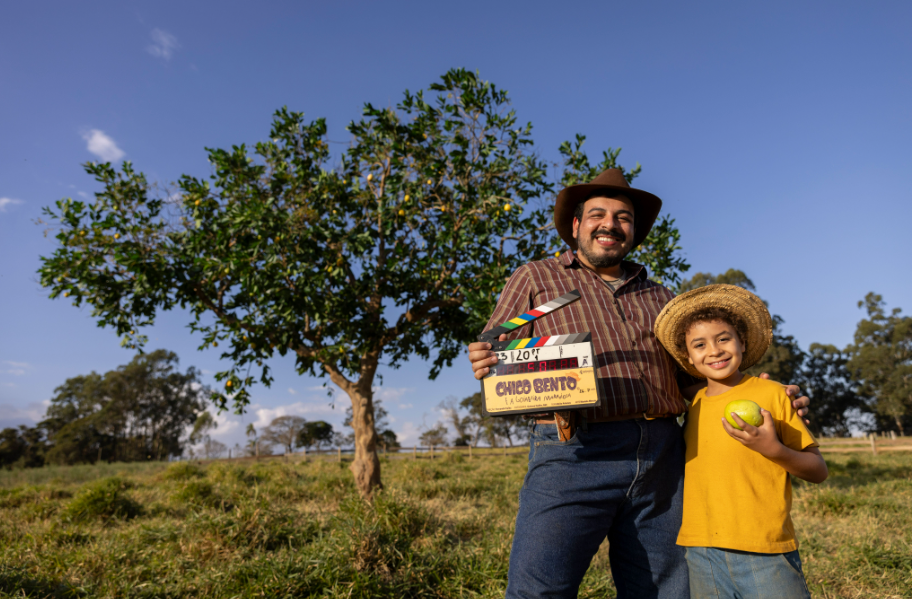 Nhô Lau (Luis Lobianco) e Chico Bento (Isaac Amendoim) nos bastidores do longa