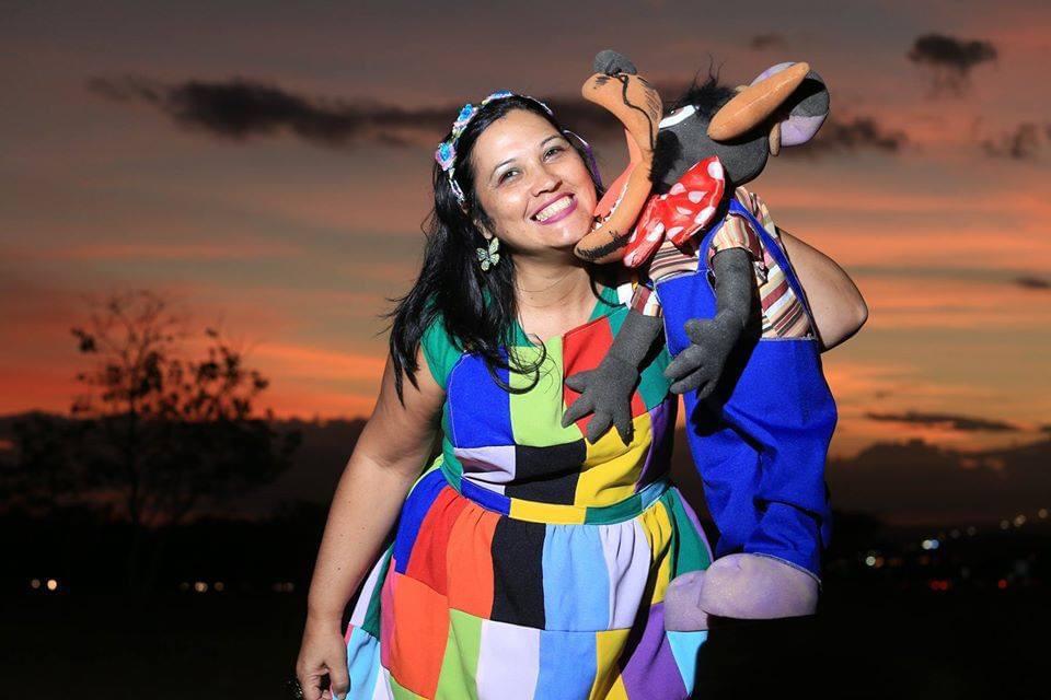 Maristela Papa dirige a oficina "Contação de HIstórias Para Bebês", no sábado (16)