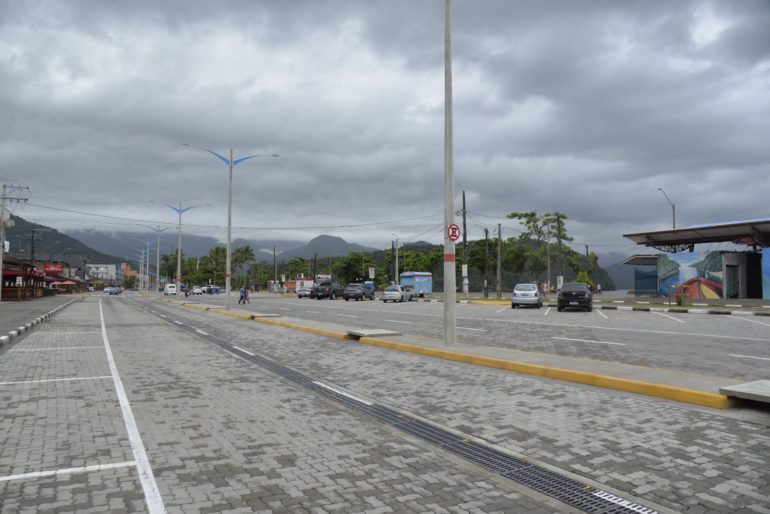 Avenida Iperoig, em Ubatuba